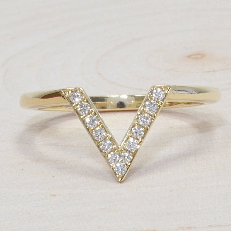 Oak grain ring-14k Yellow Gold Ladies Triangle Diamond Wedding Band