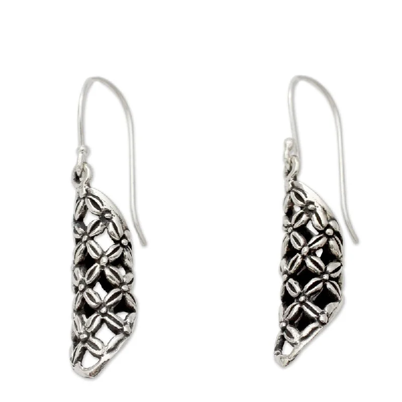 Bent sprig earrings-Handmade Sterling Silver 'Daisy Droplets' Earrings (India)